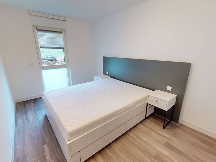 URBAN BASE: Vollmöbliertes 2-Zimmer-Apartment mit EBK, BALKON, ALL-IN-MIETE, UVM. im Wiesbadener Stadtzentrum – Ansicht I: Schlafzimmer