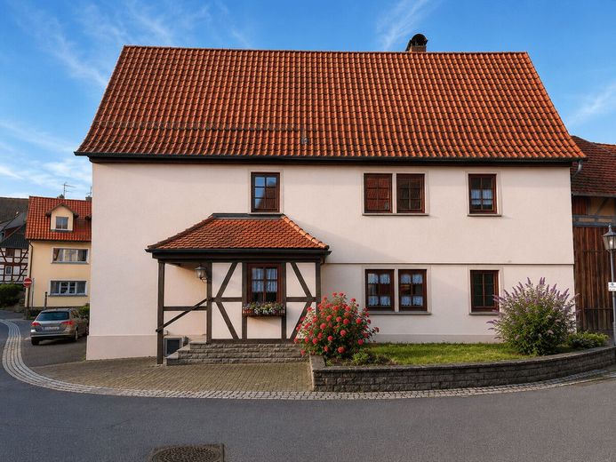 PROVISIONSFREI Großzügiges Einfamilienhaus mit Scheune und Garage in ruhiger Lage von Fladungen / Rhön – Haus Fladungen