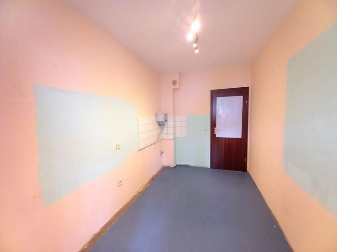 CITYHOUSE: Gut geschnittene Etagenwohnung mit großem Balkon, Keller und eigener Garage – Separate Küche