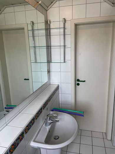 Sanierte 2-Zimmer-Wohnung in TOP-Lage - Sofort verfügbar! – Badezimmer Teil 1