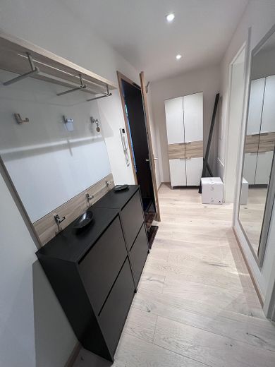 Möblierte, helle und lichtdurchflutete 2-Zimmer-Wohnung in begehrter Altstadtlage – Flur