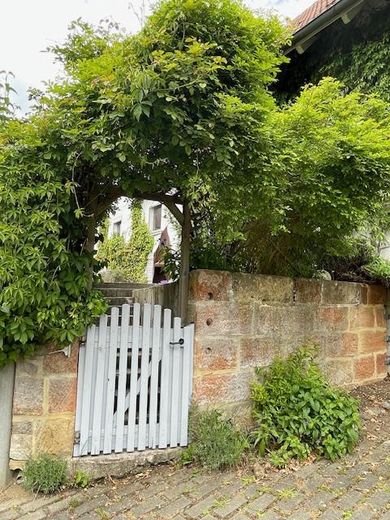 Charmantes EFH im Ensemble mit Altbau, Scheune, Wiese – Aufgang