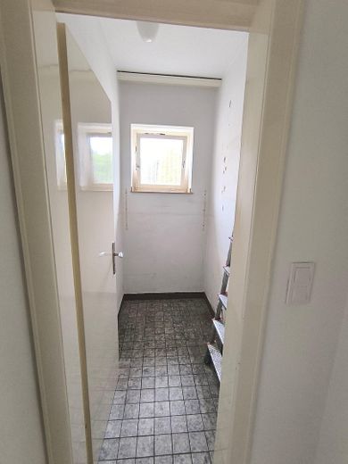 Provisionsfrei für Käufer | Familienhaus in Toplage | Bieterverfahren ab 389.000 € – Abstellraum Parterre
