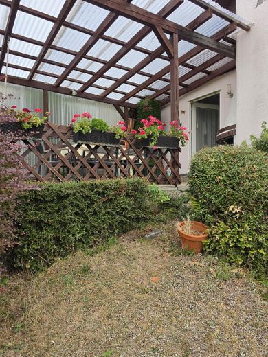 Provisionsfrei: Großzügiges Einfamilienhaus in ruhiger Aussichtslage mit teilbarem Großgrundstück – Pergola: Überdachter Freisitz
