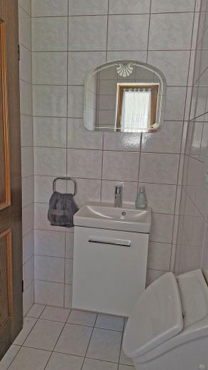 बहु-परिवारिक मकान, 3 आवासीय इकाइयाँ, निजी विक्रेता का बहु-पीढ़ीगत मकान – WC 1.OG