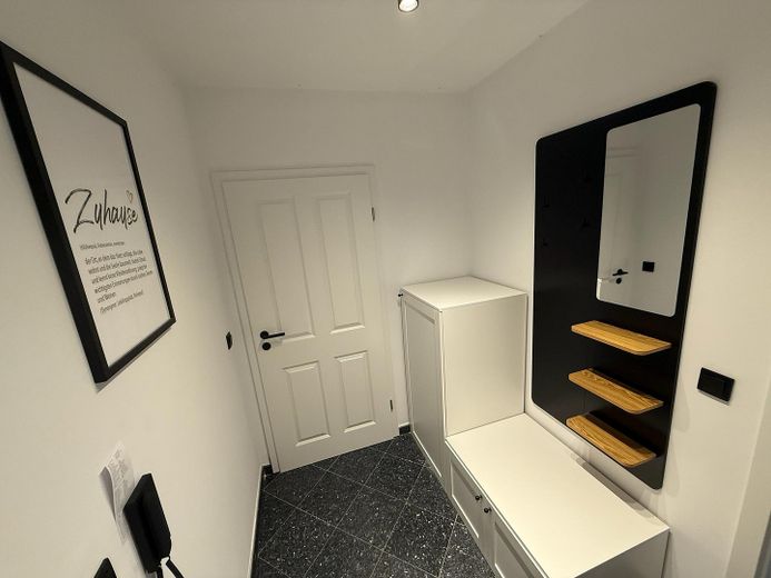 Modern 2-kamerappartement met groot terras, parkeerplaats & toplocatie in Bremen-Findorff – Flur