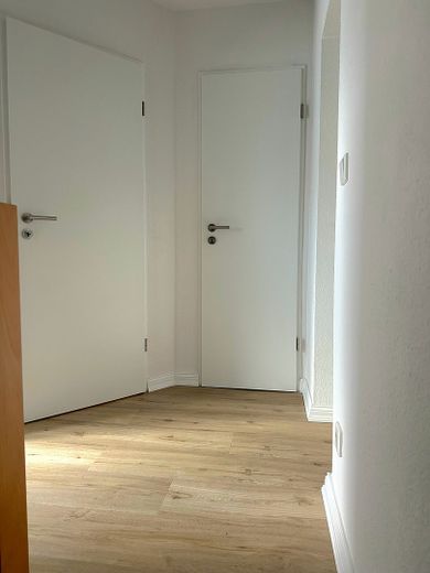 De particulier : appartement moderne, libre, très bien entretenu, de 2 pièces, en copropriété sur 2 niveaux, dernier étage à Marienthal – Photo 12
