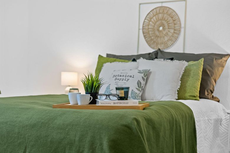 Wprowadź się od zaraz! Jasne, zmodernizowane w 2026 r. mieszkanie 3-pokojowe z balkonem od strony południowej w Neutraubling – Detail - Schlafzimmer