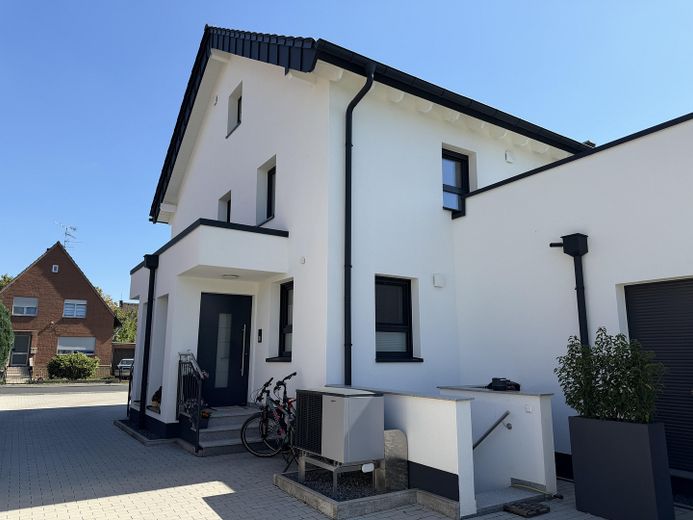 Premium 3-Zimmer-Maisonette-Wohnung mit offener Wohn-Ess-Küche, Dachterrasse & Fußbodenheizung – Objektansicht