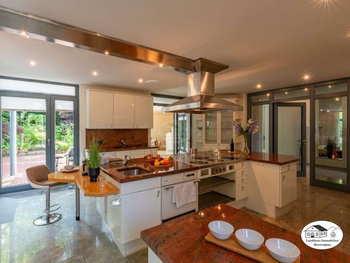 Villa exclusive avec piscine, sauna et maison d’hôtes située dans un emplacement privilégié en bordure d’une zone protégée. – Photo 1