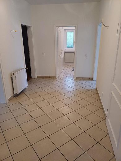 fris gerenoveerde en instapklare woning te huur in Dortmund-Lütgendortmund – Diele (gefliest)