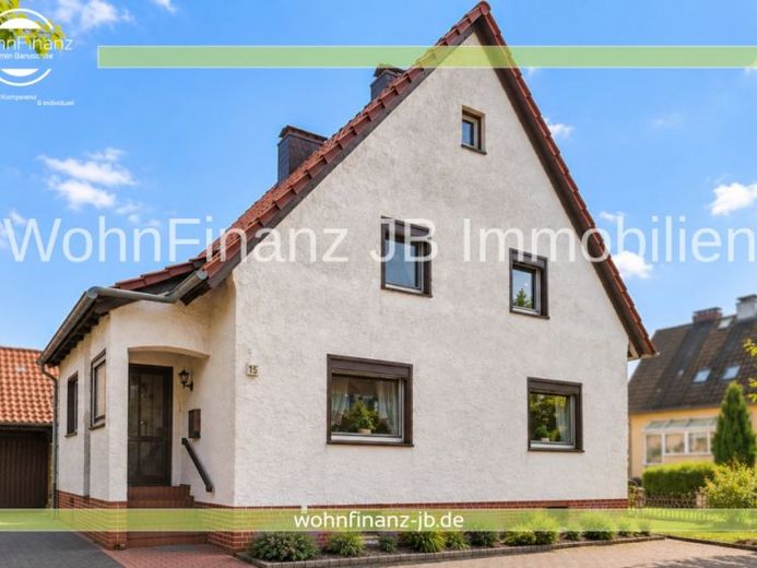 Provisionsfrei - Großes Einfamilienhaus mit Einliegerwohnung, Keller, Garage und großem Grundstück – Foto 1