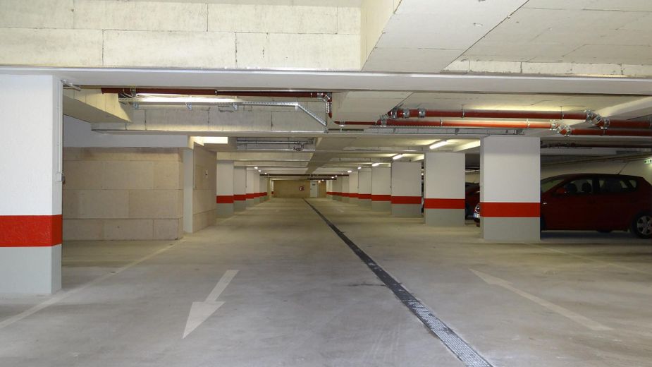 Frisch saniert & bezugsfertig I 3-Zimmer I Einbauküche I riesiger Sonnenbalkon - von privat – Tiefgarage