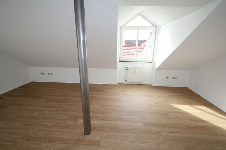 Ostviertel: 2-Zimmer-Whg Nähe Schwänchenteich Kep DG re E13 – Zimmer 2