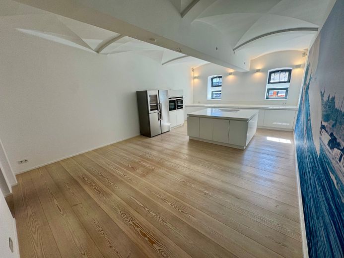 Designer Loft incl. Balcony & Terrace in a Listed Complex, Private Sale – Küche / Essbereich