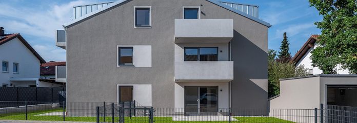 New-build garden apartment, 2 rooms, move-in ready & commission-free, KfW 40 QNG | Parsdorf near Munich – Außenansicht Straßenseite