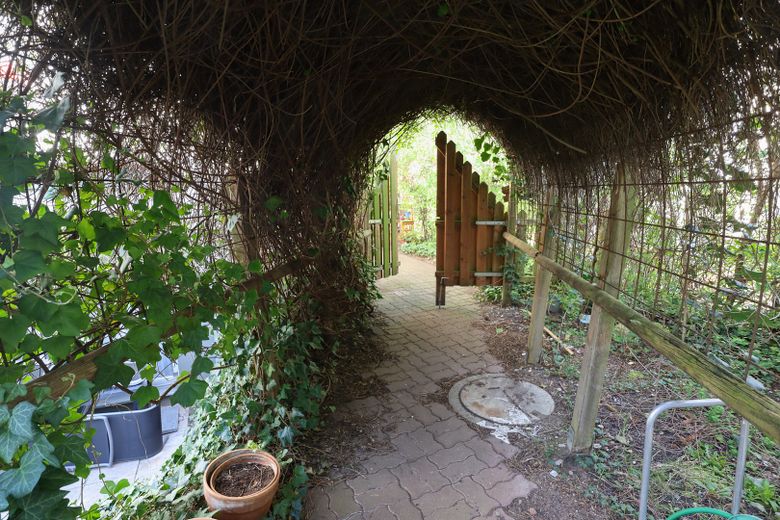 Maisonette-Perle in Stadtvilla – Weg zum hinteren Garten