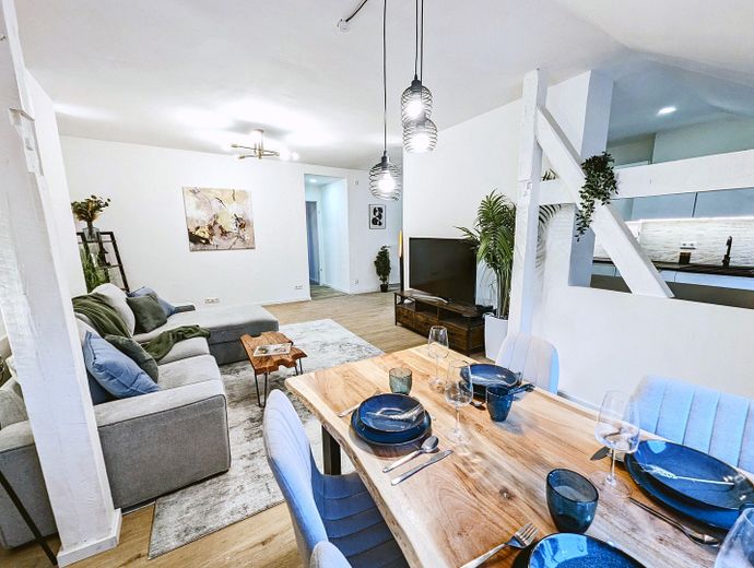 Renoviertes DG in Wannsee – bezugsfrei & provisionsfrei, ideal zur Eigennutzung oder Kapitalanlage – Wohnzimmer