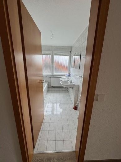 Bad mit Dusche und Wanne