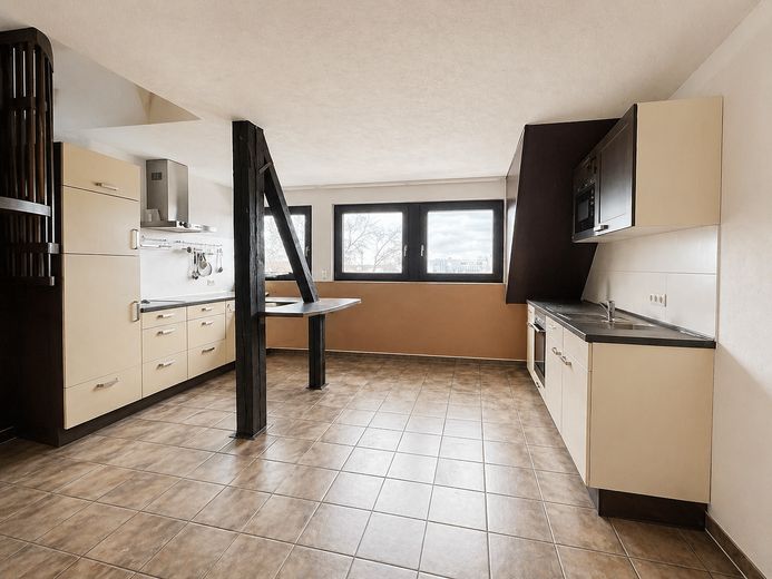 Jobcenter – جوب سنتر – Джобцентер – deine neue Wohnung ist fertig! – Großzügige Küche