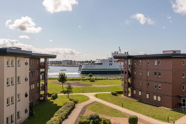 Contempler les paysages de la mer Baltique jusqu’à l’entrée du port – spacieux appartement de 4 pièces à Hohe Düne