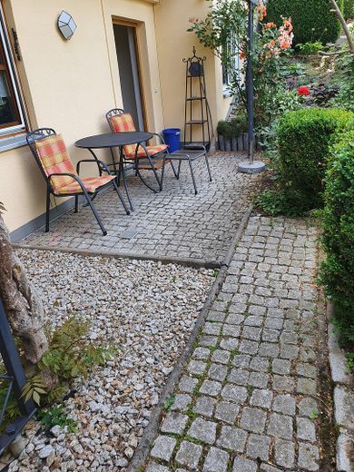 Eingang und Terrasse