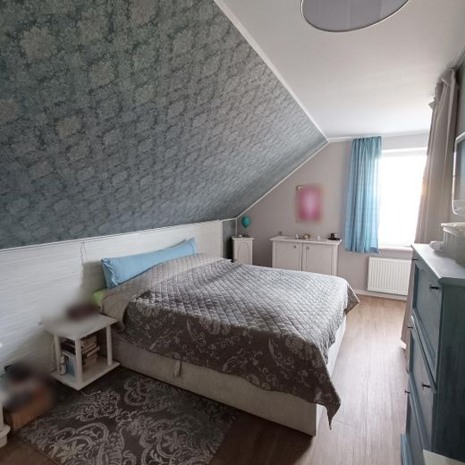 Einfamilienhaus Freistehend - großräumig saniert – Schlafzimmer DG