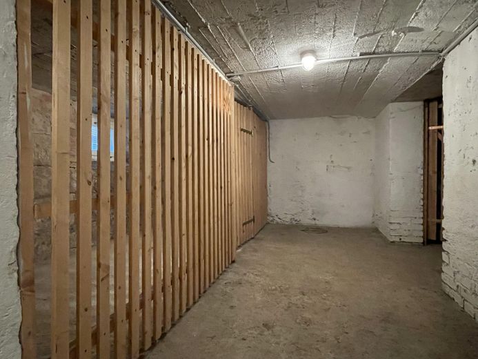 Provisionsfrei: 3-Zimmer-Balkonwohnung im Hochparterre eines kernsanierten 4-FH, Weimar Nordvorstadt – Eigener Keller mit 9,4 qm