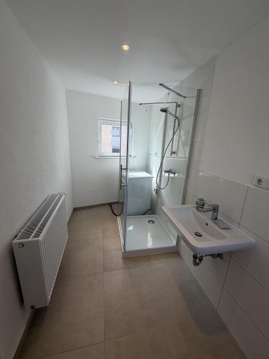 renoviertes Haus 4 Zimmer Küche Bad mit Hof und Garage Worms Abenheim – Bad
