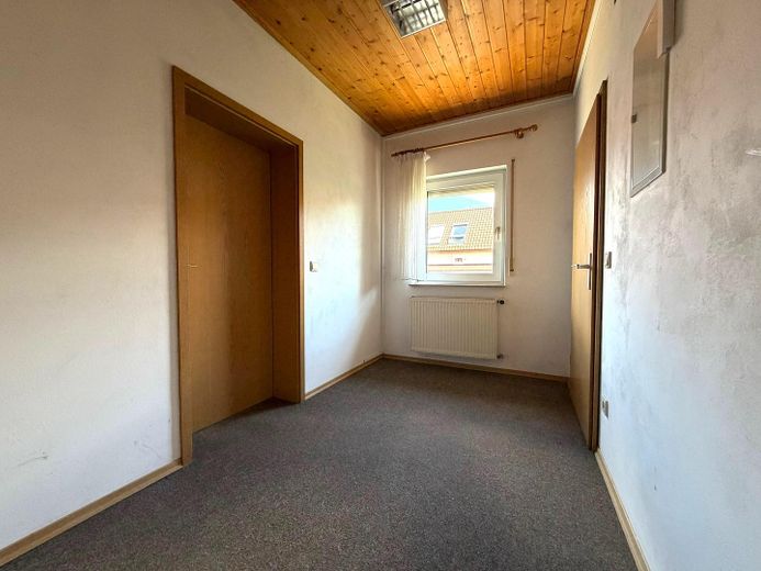 2 tolle Häuser * Neu- und Altbau * in Freisbach – Hinterhaus: Flur