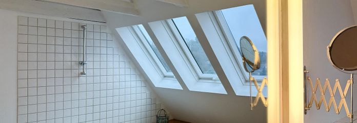 Fenster im oberen Badezimmer 