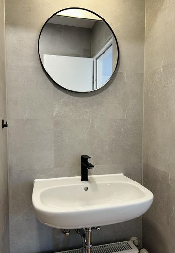 6,3 % Rendite! Kernsanierte Eigentumswohnung mit Stellplatz in Markranstädt – Badezimmer mit neuen Armaturen