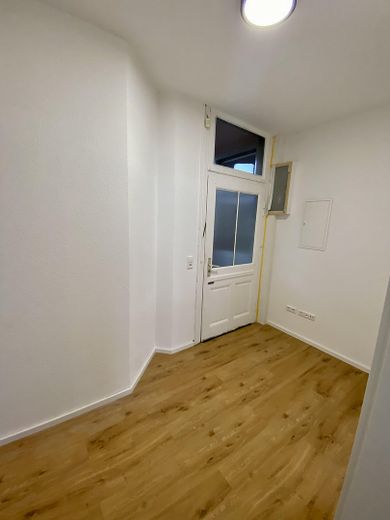 Stilvoll sanierte 2-Zimmer-Wohnung in Stuttgart-Süd (nähe Marienplatz) zur Miete ab 01.08.26 – Wohnungseingang