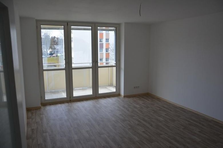 3-Zimmer Whg - ruhige aber zentrale Lage - saniert * sofort frei * – Foto 1
