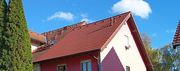 Vorderseite mit Carport