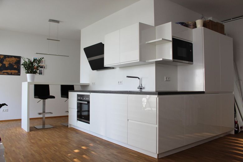 SENZA PROVVIGIONE! Moderno loft di 73 m² a Stoccarda-Nord con balcone + posto auto interrato – Küche