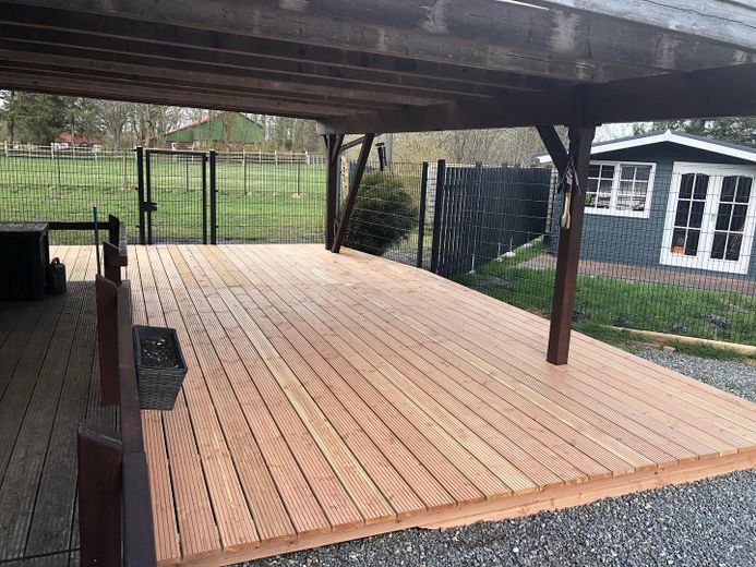 Życie między lądem a morzem – stylowo zmodernizowane gospodarstwo – Terrasse