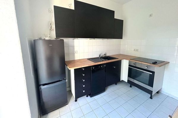 ***Helle 2-Zimmer-Wohnung mit Balkon und Einbauküche – gemütliches Zuhause in toller Kaßberglage ***