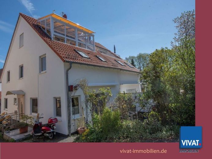 Junge DHH mit besonderem Freisitz u. grünem Weitblick! Mikro-Garten. – Foto 1