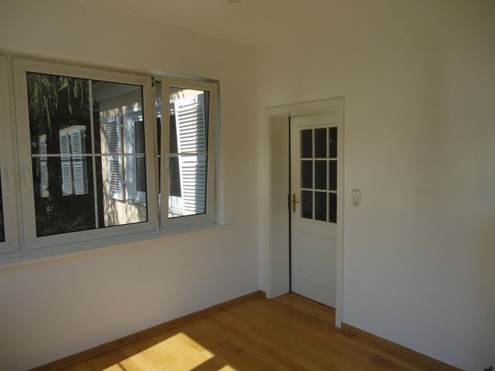 Lichtdurchflutete 4,5 Zimmerwohnung mit Balkon im oberen Göttinger Ostviertel – Wintergarten, Westfenster