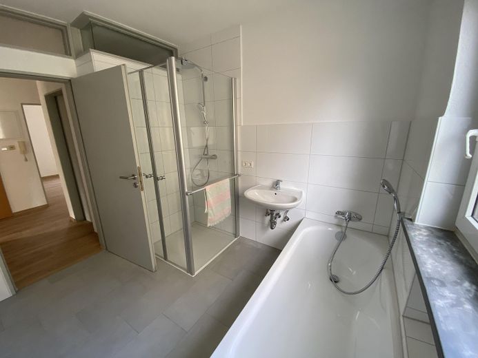 3-kamerappartement (87 m²) met terras, tuin en garage – Hohberg-Niederschopfheim – Neues Tageslichtbad