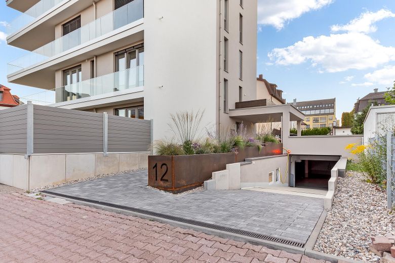 4-Zimmer-Wohnung mit hochwertiger Einbauküche und großem Balkon zu vermieten! – Hauseingang Liebfrauenstraße 