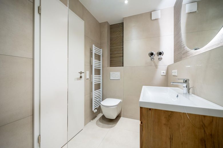 Provisionsfrei: Neue 3-Zimmer-Wohnung mit Sonnenbalkon in ruhiger Grünlage – Bad