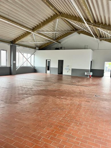 Halle von den Garagen gesehen