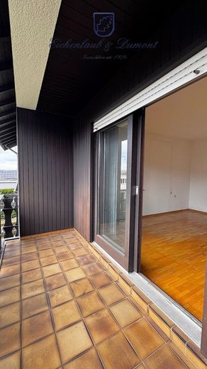 Großzügiges 1-FH + ELW, freistehend mit 2 Garagen, Kamin + Wintergarten – Balkon EG