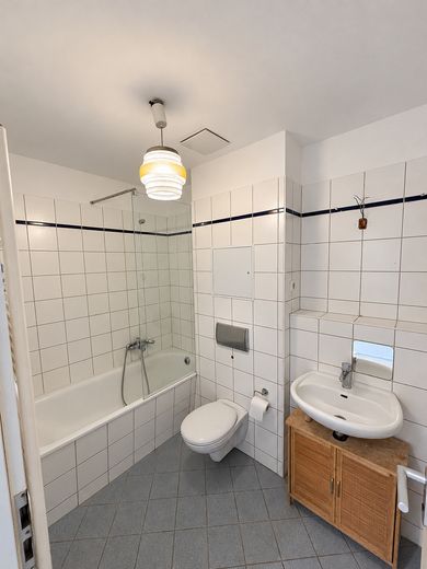 Boş, komisyonsuz 3 odalı daire, balkon ve bahçe kullanımı – doğrudan Sanssouci Parkı’nın yanında – Bad