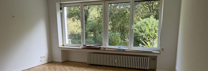 Свежий ремонт и жизнь среди зелени | 3 комнаты, балкон, сад, встроенная кухня, гараж + парковочное место – Wohnzimmer