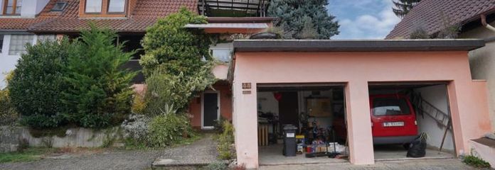 Doppelhaushälfte mit Gestaltungspotential und außergewöhnlich großen Garten in Bretten