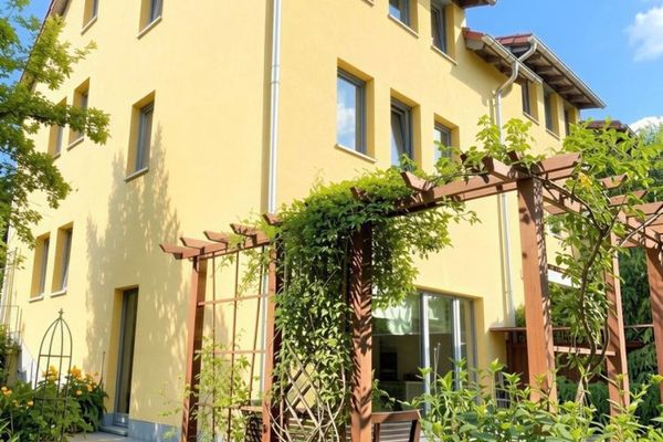 Skrajny dom szeregowy w doskonałej lokalizacji Radebeul/Oberlößnitz – pełen światła, w idyllicznym położeniu
