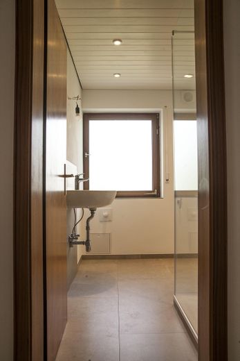 Erstbezug nach Sanierung: Helle 97 m² Wohnung mit Südbalkon, Garten, Kellerraum und Garage – फोटो 5